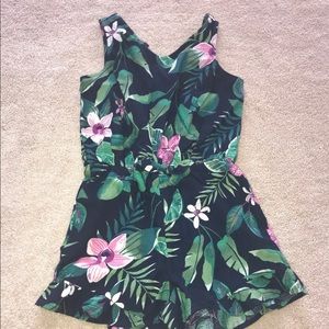 NWOT Floral Romper for girls size 6-7 small
